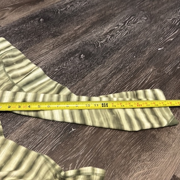 Under Amour 3/4 Length Leggings Size Small - Picture 7 of 8